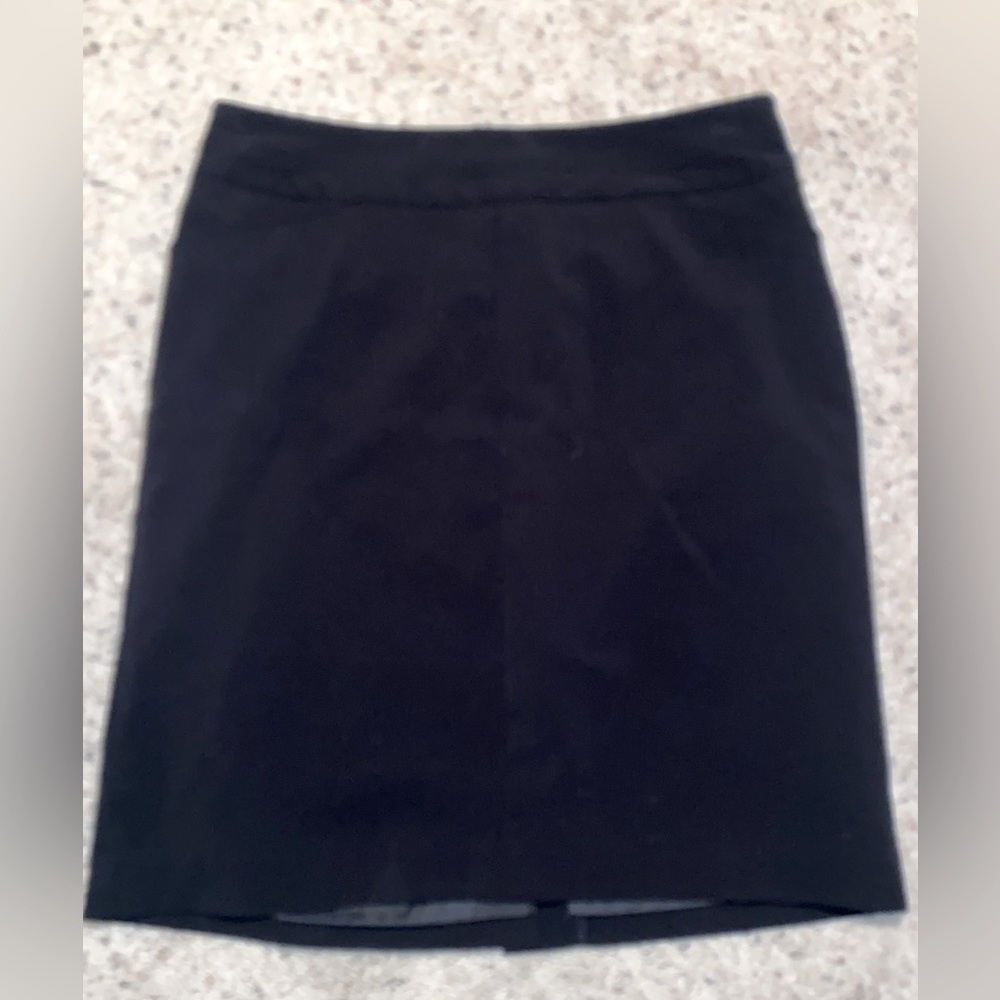 Worthington Woman’s Black Pencil Skirt, Petite size 8